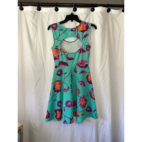 Everly dress size small - Picture 5 of 5